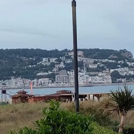 Pis A Peu De Platja Amb Vistes Al Mar Apartament