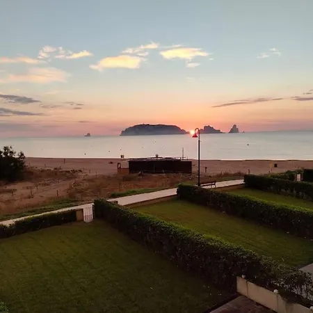 Pis A Peu De Platja Amb Vistes Al Mar Apartament
